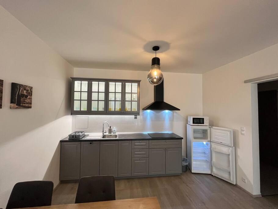 Modern Apartment • Garden • Near The City Center Praga Exterior foto