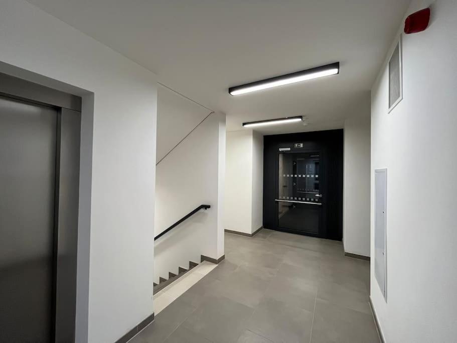 Modern Apartment • Garden • Near The City Center Praga Exterior foto