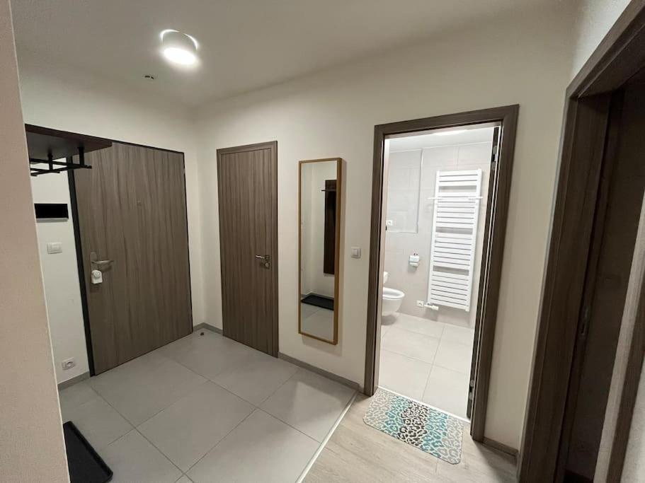 Modern Apartment • Garden • Near The City Center Praga Exterior foto